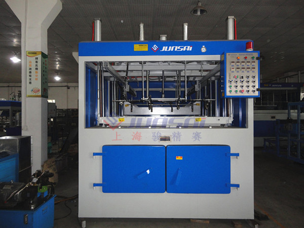 單頭厚片<a href=http://m.ie6.com.cn/ target=_blank class=infotextkey>吸塑機</a>1.jpg